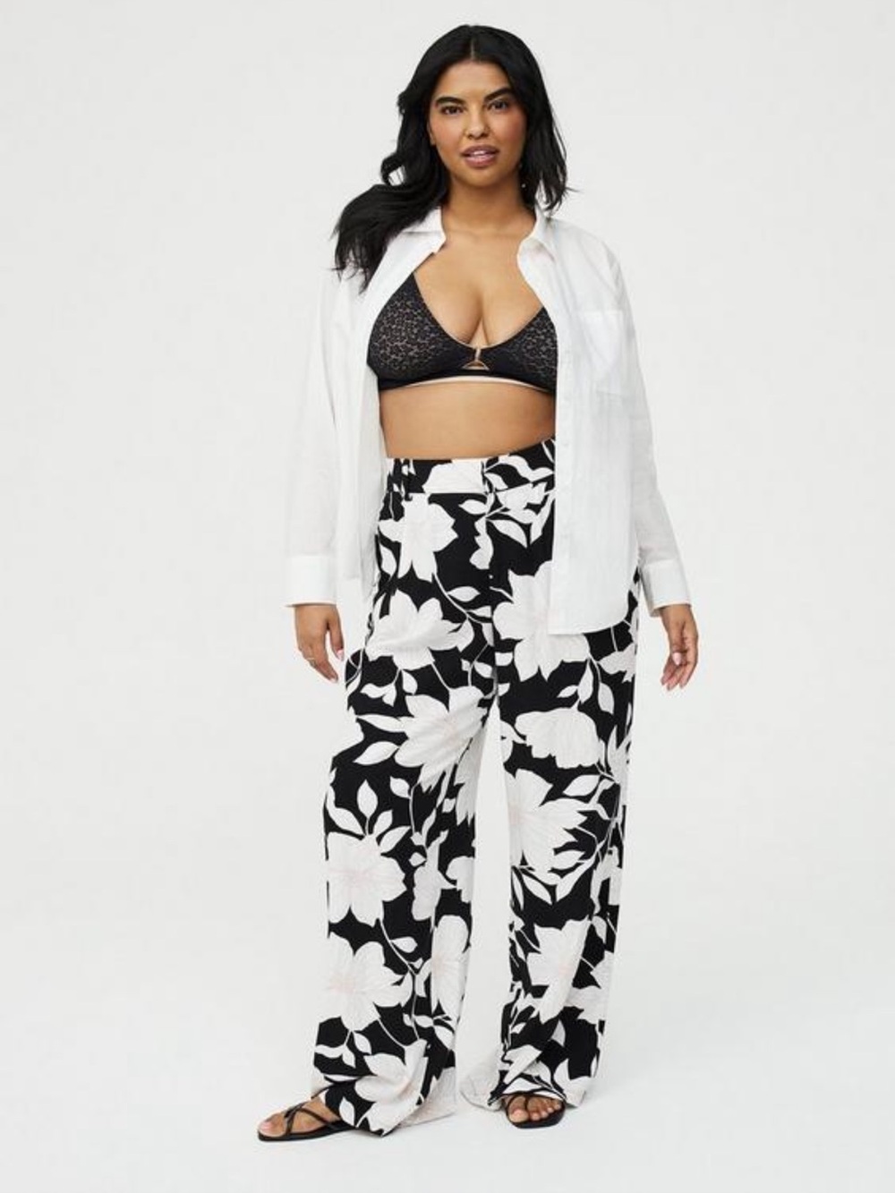 Torrid Black and White Floral Wide Leg Pants - Size 24